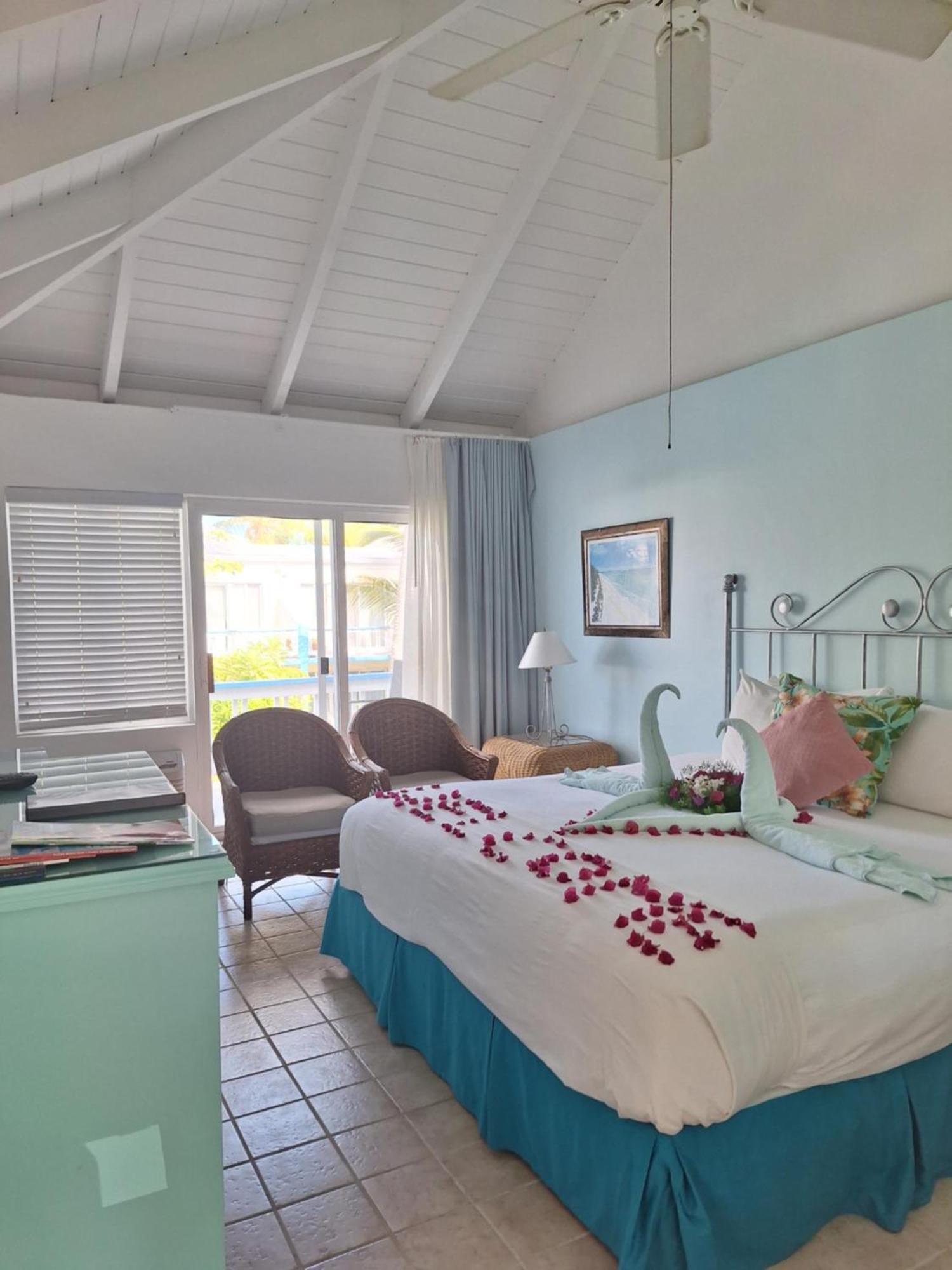 Sibonne Beach Hotel Grace Bay Kültér fotó
